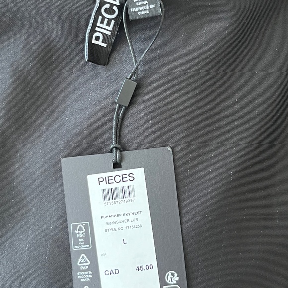 Vest - Picture 6 of 7